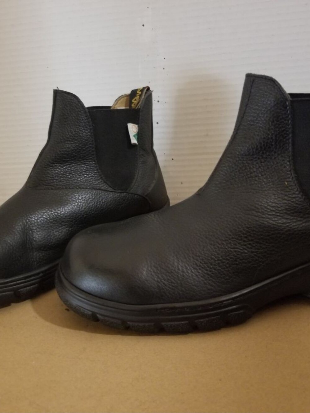 Women's Mellow Walk leather CSA safety boots size 8, Men's 7.5E